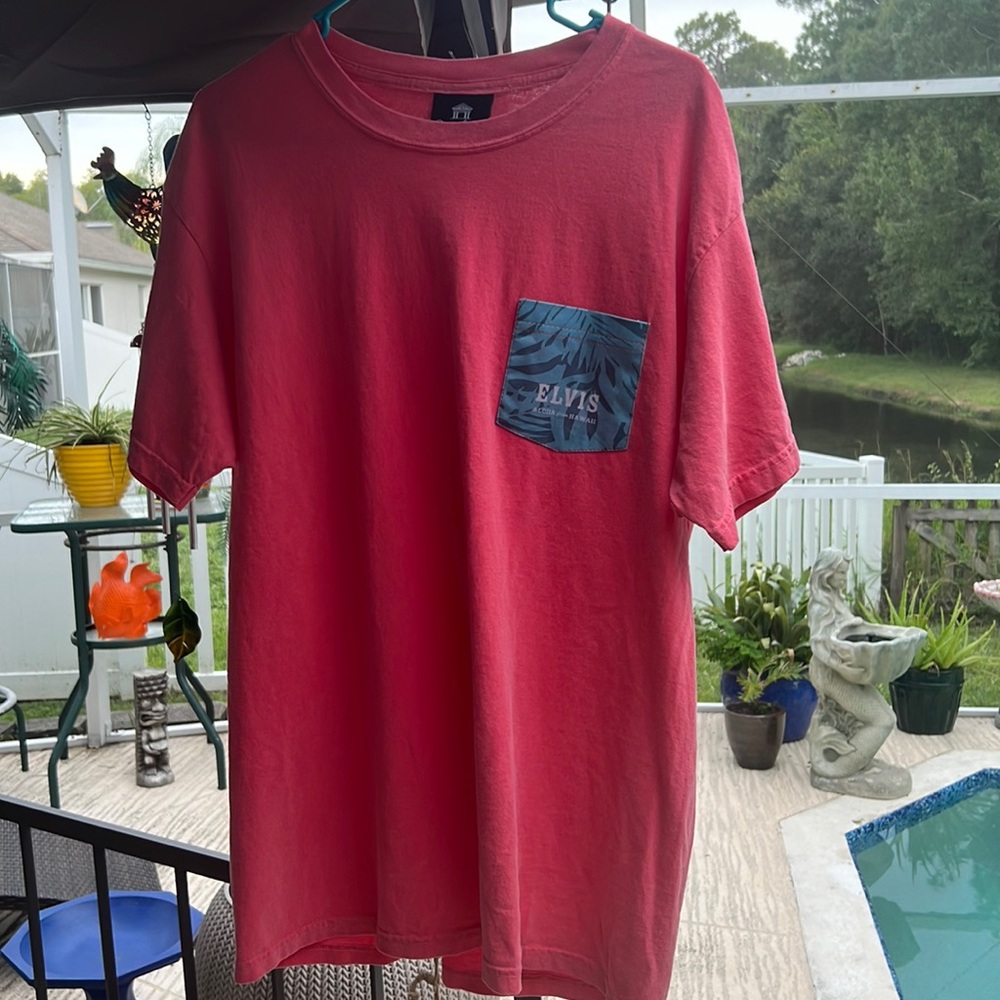 Graceland Elvis Aloha From Hawaii Pocket T-Shirt.